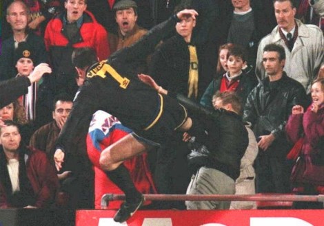 eric-cantona-boot-crowd
